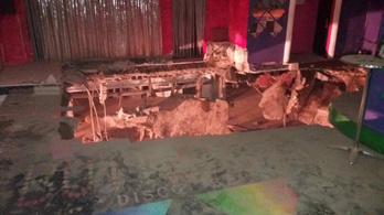 Beszakadt egy diszkó padlója Tenerifén, rengeteg a sérült