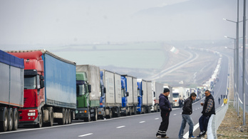 A törökök szerint 400 török kamion vesztegel a magyarok miatt