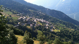 Ön elfogadna 18 millió forintot, hogy ebbe a mesebeli svájci faluba költözzön?