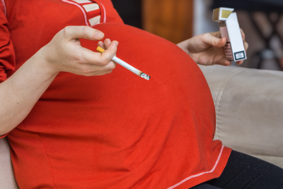 Újszülöttkori agykárosodáshoz vezethet a terhesség alatti dohányzás