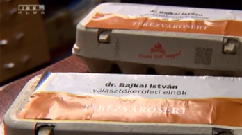 Fideszes politikust reklámoztak a rászorulóknak osztott tojásokon