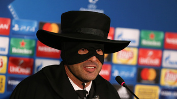 Zorro jelmezben ült be a sajtótájékoztatóra a Sahtar Donyeck edzője