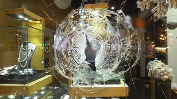 Hárommilliós gyémántnyakláncot lopott el egy budapesti üzletből