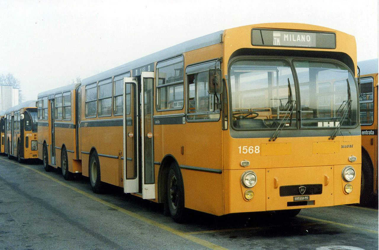 A Lancia is gyártatott autóbusz-felépítményeket a saját alvázaira. Az Esagamma 703-asokat a Mauri nevű cég karosszálta 1973 és 1980 között. Különlegessége ezeknek a csuklós buszoknak, hogy négy tengelyük volt, egyben ezek voltak az első alumínium karosszériás, Olaszországban gyártott autóbuszok.