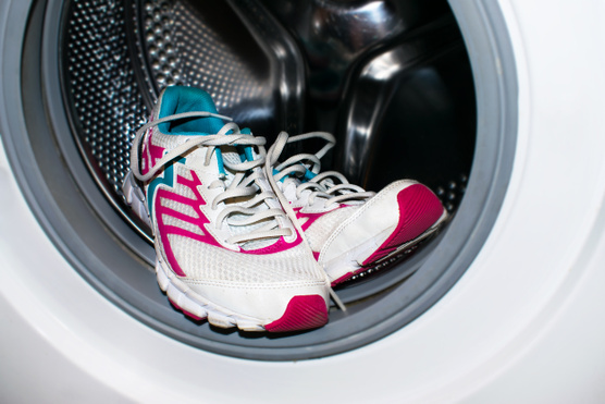 Lehet-e gépben mosni a cipőket?