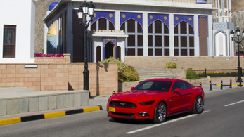 Omán: A Mustang a városkép része