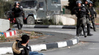 Kamerák előtt lőttek le egy késes merénylőt Ciszjordániában