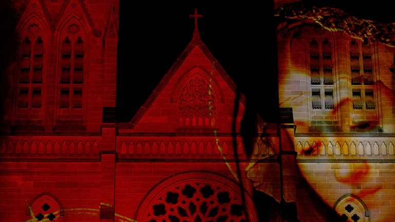 Több ezer gyereket erőszakoltak meg papok Ausztráliában
