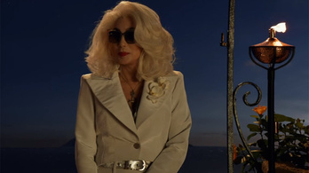 Szupernagyit alakít Cher az új Mamma Mia-filmben