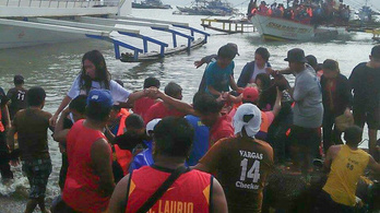 Több száz emberrel borult fel egy komp a Fülöp-szigeteken, 4 halott, 40 eltűnt