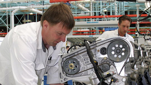 Már toborozzák az új magyar Opel gyár dolgozóit