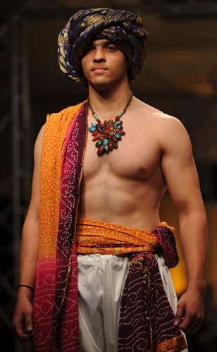 Ilyen egy kezdő, turbános pakisztáni férfimodell
