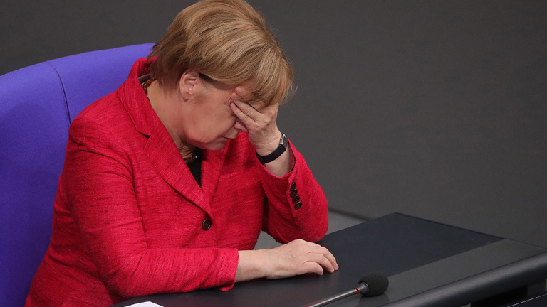 Merkel asszony megint bajban van