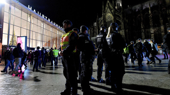 Az idei német szilveszteren nem a nők, hanem a rendőrök voltak a célpontok