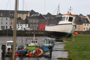 Galwayban a vihar okozta áradás sodort a partra egy vitorlást.
