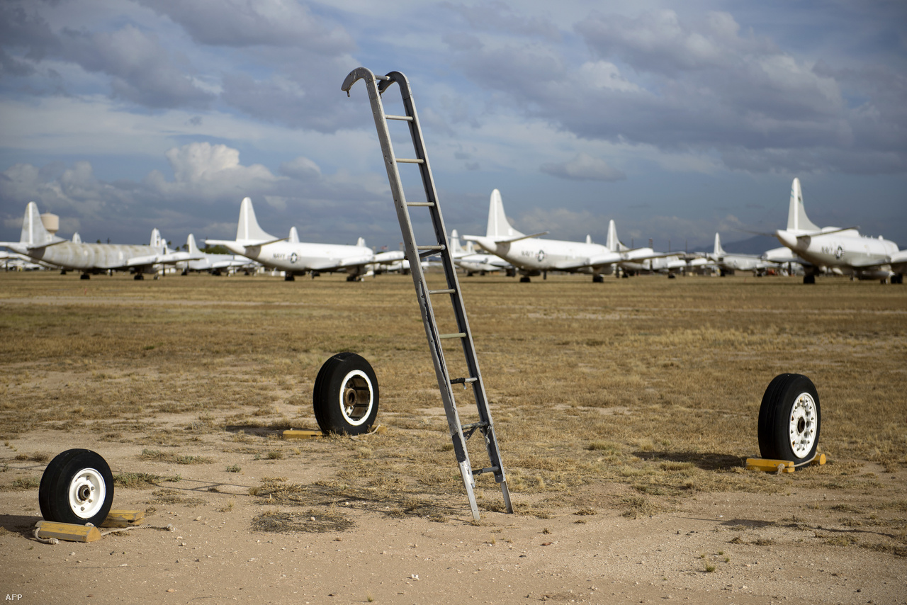 2015. május 14. Tréfás installácó jelképezi a lopakodót a tucsoni repülőgéptemetőben.