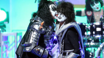 A Kiss zenekarral nem lehet Iron Maiden-pólóban interjúzni