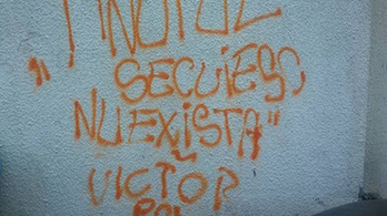 Magyarellenes graffitiket fújtak több csíkszeredai épület falára