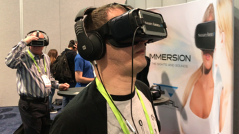 A VR halott, és élvezi