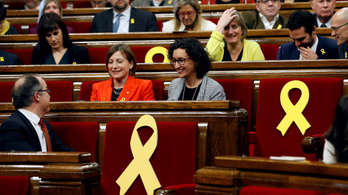 A menekültek és a letartóztatottak nélkül alakult meg a katalán parlament