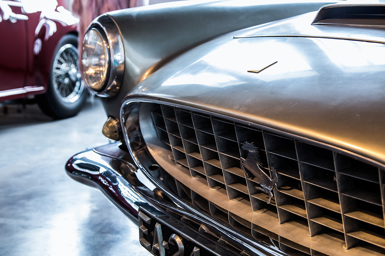 Valamirevaló autógyűjtemény Ferrari nélkül? Ugyan már. A portugál gyűjtő egy 1956-as 250 GT Speciale-t söpört be, ilyen autók másfél millió dollár körül cserélnek gazdát.