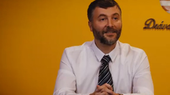Csattanós videóval indul a választásokon Drávaszerdahely éneklő polgármestere