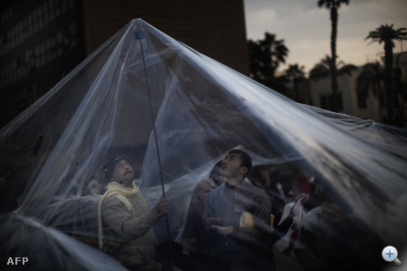 Két hete tüntetünk, az emberek elfáradtak, idéz a BBC egy Tahrir téri tüntetőt