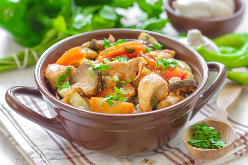 Fűszeres, zöldséges, csirkés ragu: gyors, egyszerű és könnyű fogás
