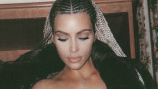 Fura, hogy az Instagram még nem tiltotta le Kim Kardashian friss fotóját