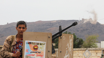 Rajtaütésszerűen elfoglalták Ádent, a jemeni kormányt beszorították az elnöki palotába