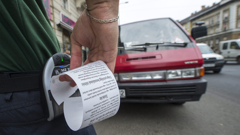 Hiába kerestünk parkolóőröket a Ferencvárosban