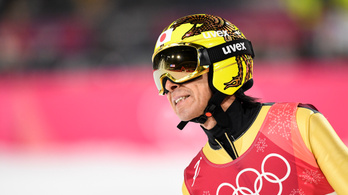Nyolcadik olimpiáján rekordokat dönt a veterán síugró
