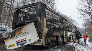 Kiégett egy autóbusz a Mátrában