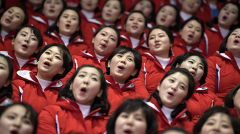 Dél-Korea fizet a szürreális észak-koreai szurkolócsapat után