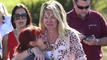 Tizenheten meghaltak egy floridai iskolai lövöldözésben
