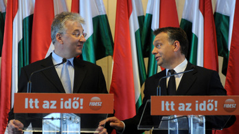 Áprilisban még nagyobbat tolhatnak a Fidesz biciklijén