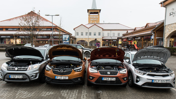 Középen a két háromhengeres. Alapjáraton az Opelé rendesen ugrál, de ebből semmit sem érezni vagy hallani az utastérben. A Seaté sokkal nyugodtabb járású