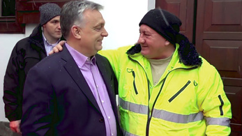 Ittas kukás ölelgette Orbán Viktort