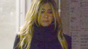 Jennifer Aniston rettentő elgyötörtnek tűnik a róla készült legfrissebb fotókon