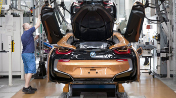 Már vászontetővel is gyártják a BMW sporthibridjét