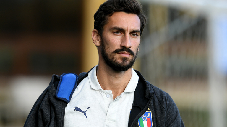 Álmában meghalt az olasz válogatott labdarúgó, a Fiorentina csapatkapitánya