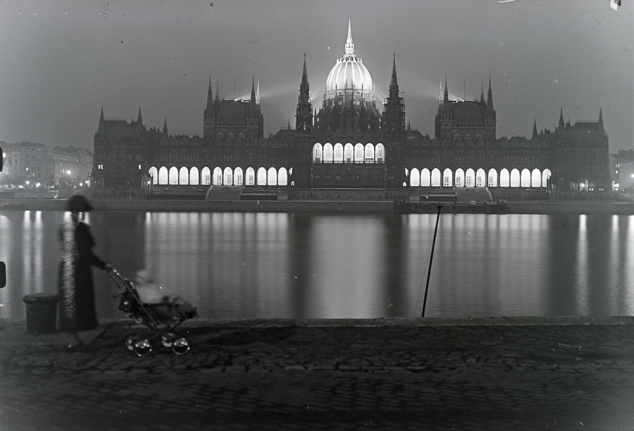 A Parlament díszkivilágítása 1935-ben