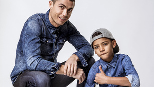 Cristiano Ronaldo megint szexi testével és cuki gyerekével reklámoz