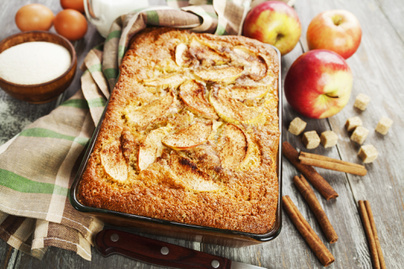 Egyszerű, grízes almás süti, amiből jobb rögtön dupla adagot sütni