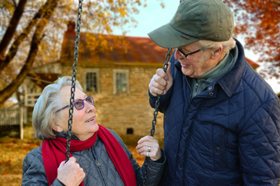 Randevú idősebb ember előnyeit és hátrányait