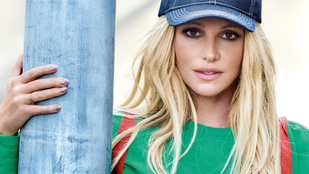 Britney Spearsről leretusáltak 15 évet és Jessica Simpsont csináltak belőle