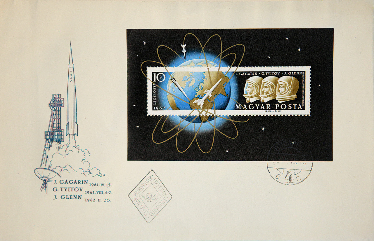 Gagarin - Tyitov - Glenn, az első három űrhajós tiszteletére kiadott bélyegblokk, 1962. III. 29., Budapest.