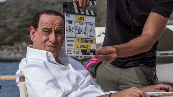 Berlusconi óriási playboy lesz a róla szóló filmben