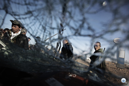 Egy autót is lebombázhattak Rasz Lanufnál