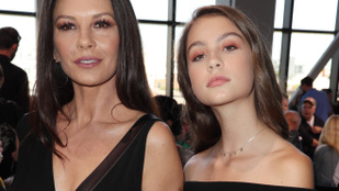 14 éves korára az anyja hasonmása lett Catherine Zeta-Jones lánya